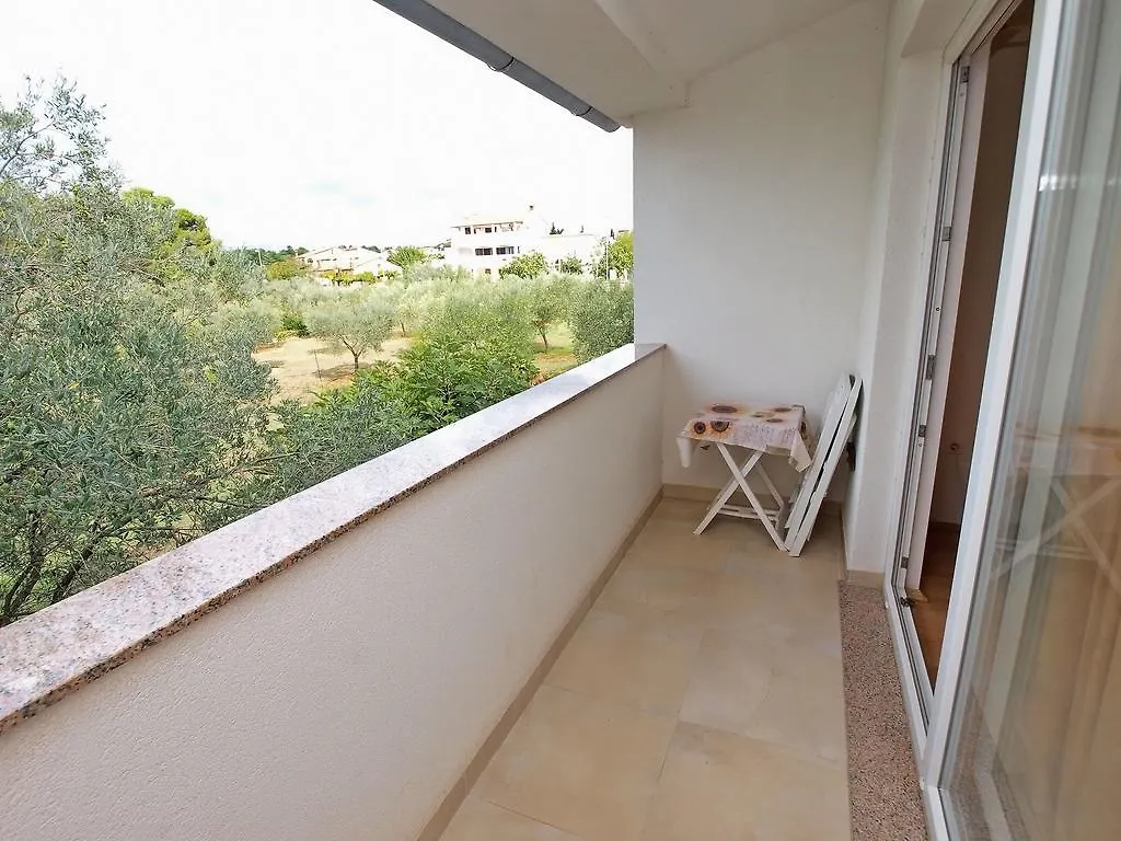 Apartment With 4 Bedrooms 446 Fazana