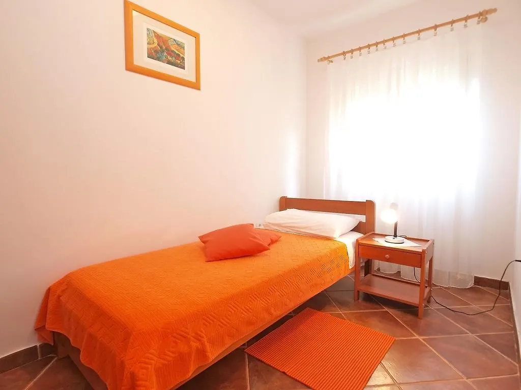 Apartment With 4 Bedrooms 446 Fazana
