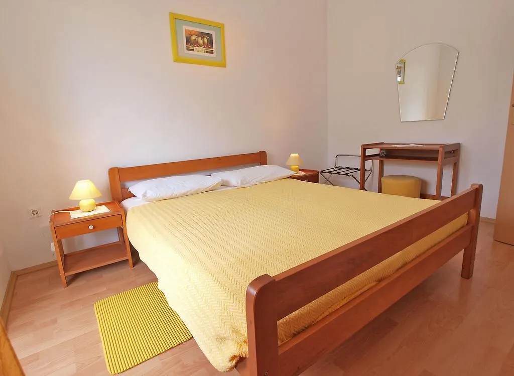 Apartment With 4 Bedrooms 446 Fazana Croatia