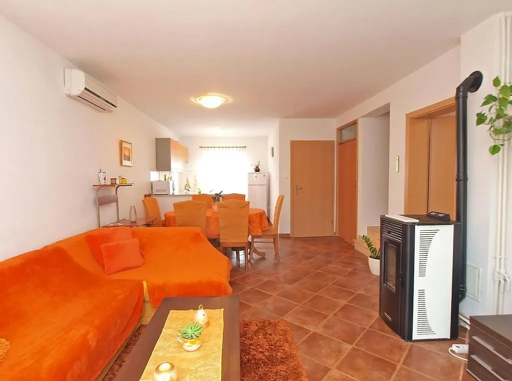 Apartment With 4 Bedrooms 446 Fazana